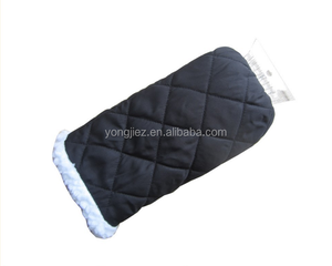 Eldiven buz kazıyıcı eldiveni ile araba buz kazıyıcı