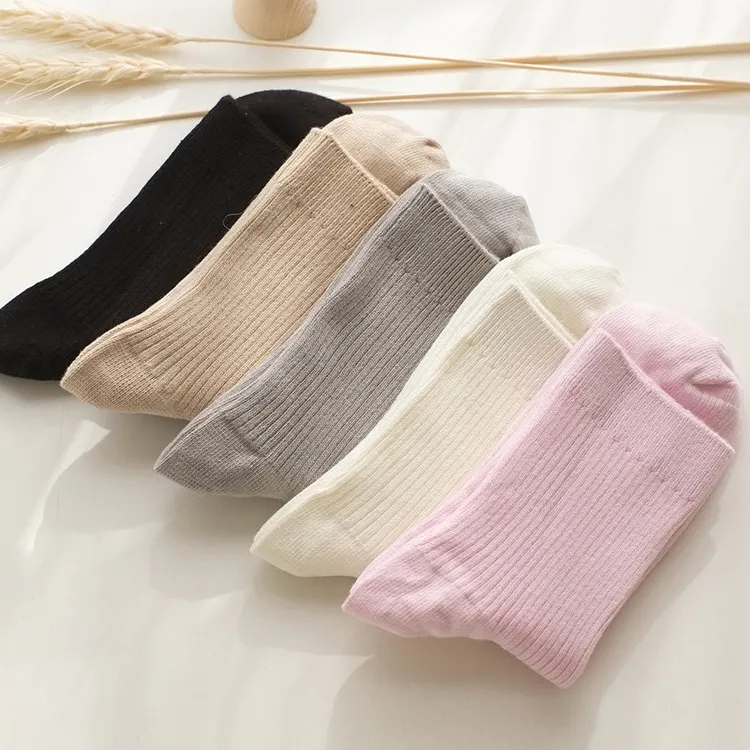 Chine pas cher bambou doux respirant toute la cheville 100 pour cent chaussettes en coton pour les femmes