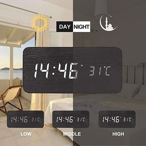 Temperatur Datum LED-Anzeige Helligkeit Sprach steuerung Digital Holz Schreibtisch Wecker Reloj