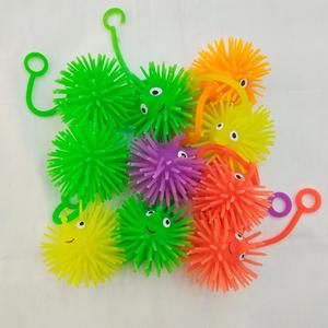 自動販売機用カプセルに入れられたかわいいマルチカラー2インチTPR点滅ヘッジホッグボールおもちゃ