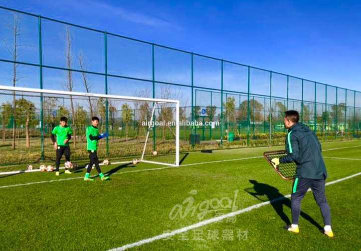 Portable Weight 1.42kg Rebounder goal Football Net With Handle