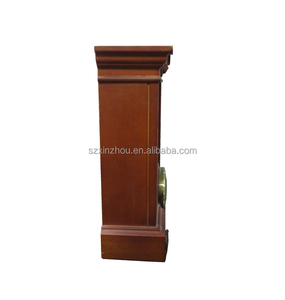 Elegante e decorativo Orologio Da Parete In Legno con Pendolo con marrone chiaro finitura e vetro frontale