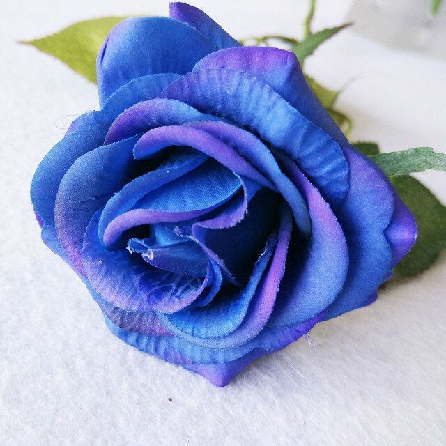 azul oscuro