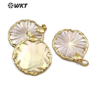 WT-JP097 Takı Boho Hediye Beyaz Kabuk Takı Oyma Deniz Kabuğu Altın Çerçeve Ile Çiçek Şekli Kolye Kabuk Kolye