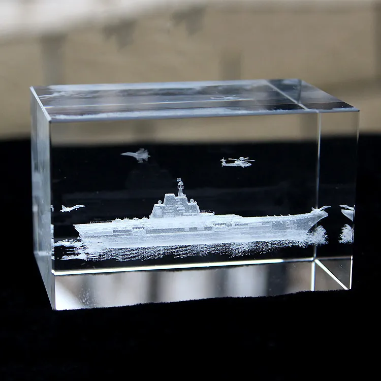 Alta calidad 3d láser grabado de vidrio recuerdo de vidrio artesanal 3d láser de cristal de boda, regalo para el amigo
