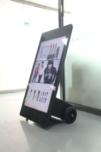 2019ルックウォーカー49インチADプレーヤーバックパックキオスク/デジタルサイネージの新発明