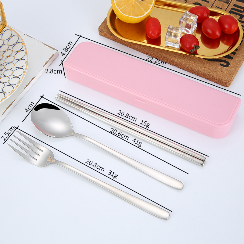 Trois pièces, boîte rose