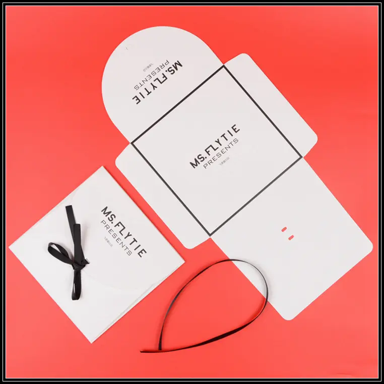 Sobre plegable de regalo con lazo de papel kraft blanco personalizado, con cierre de cinta para embalaje de joyería con tarjeta para pendientes