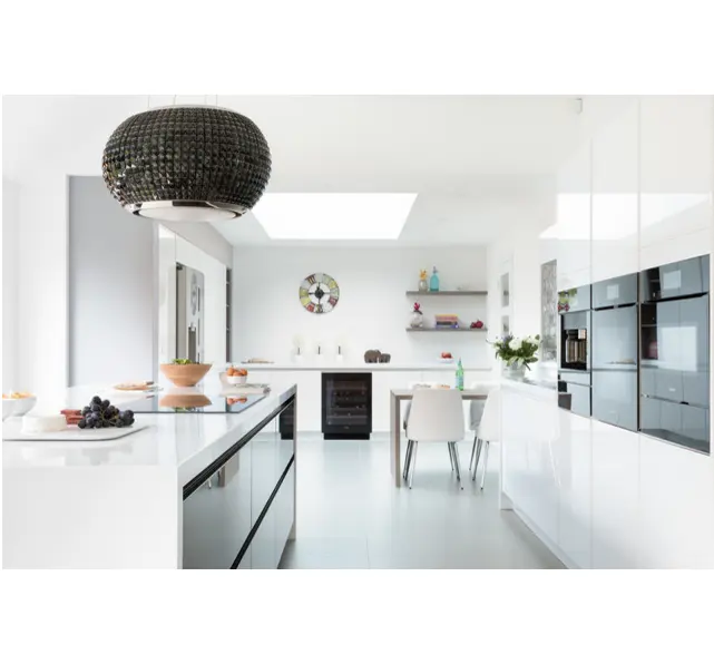 白い高光沢ペイントラッカーシンプルなハンズフリー家庭用キッチンキャビネット