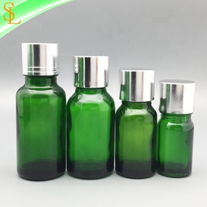 5ml 10ml 15ml 20ml koyu yeşil boş süslü cam şişe kozmetik yağlar ve likör plastik tıpa ve gümüş döner kapaklı şişeler