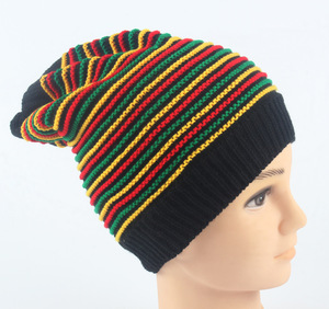 สายรุ้งสีอะคริลิลายถักเร้กเก้จาเมกาถักหมวกบีนนี่ Rasta Slouchy