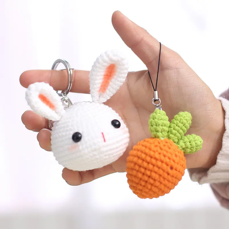 Portachiavi con testa di coniglio all'uncinetto lavorato a mano TK con portachiavi a carota in vendita giocattoli Amigurumi