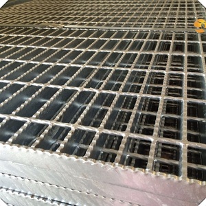 1 ''× 3 'x 6' S 24 Bars溶融亜鉛メッキ鋸歯状スチールグレーチング
