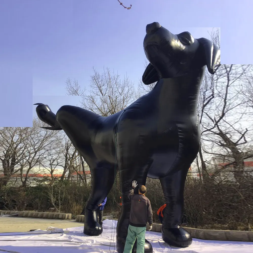 En Kaliteli Şişme Ayakta Siyah Köpek Sanat Heykeli Olay Dekoratif Şişme Köpek