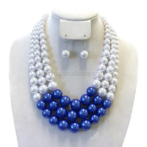 Collar de perlas blancas azules de tres cuerdas