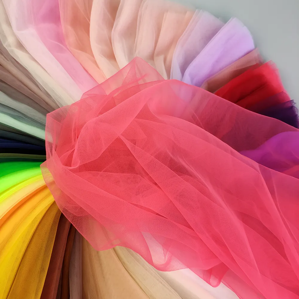 2023 vendita calda di alta qualità all'ingrosso 20D nylon morbido tulle tessuto a rete per bambini tutu