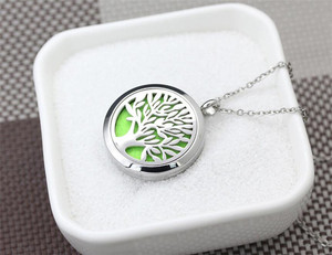 Hot <span class=keywords><strong>Sale</strong></span> Silver Jewelry 30ミリメートルMagnet Aromatherapy Essential Oil 316 Stainless Steel Perfume Diffuser Locket Necklaceとチェーン