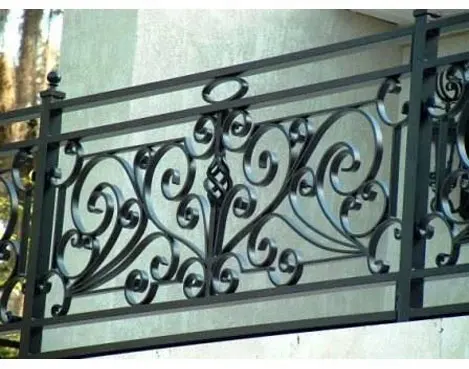 Barandilla decorativa corta de hierro forjado falso exterior cubierta de balcón