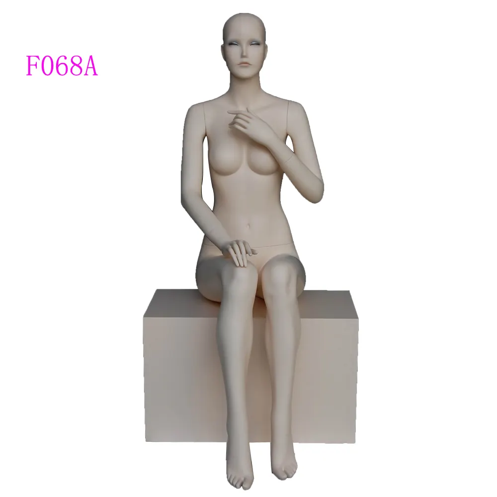 Hermoso maniquí femenino sentado de cuerpo completo de fibra de vidrio abstracto sentado