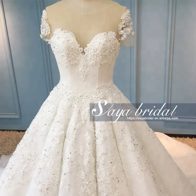 Abito da sposa in raso a maniche corte senza schienale con perline Yiwu