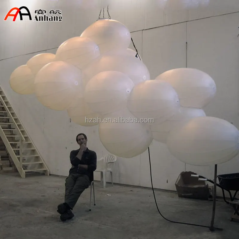 Hängender aufblasbarer aufblasbarer Luftballon der weißen Wolke zur Dekoration