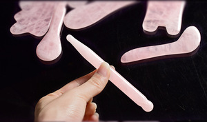 Modern pembe gül kuvars yeşim rulo Gua Sha taş aracı gueaster kurulu kazıma paskalya Diwali için masaj aleti mutfak dekorasyon