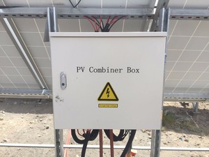 オフ/オングリッド太陽光発電システム用の1アウトPVアレイコンバイナーボックスに4つの弦 - Product Image 6