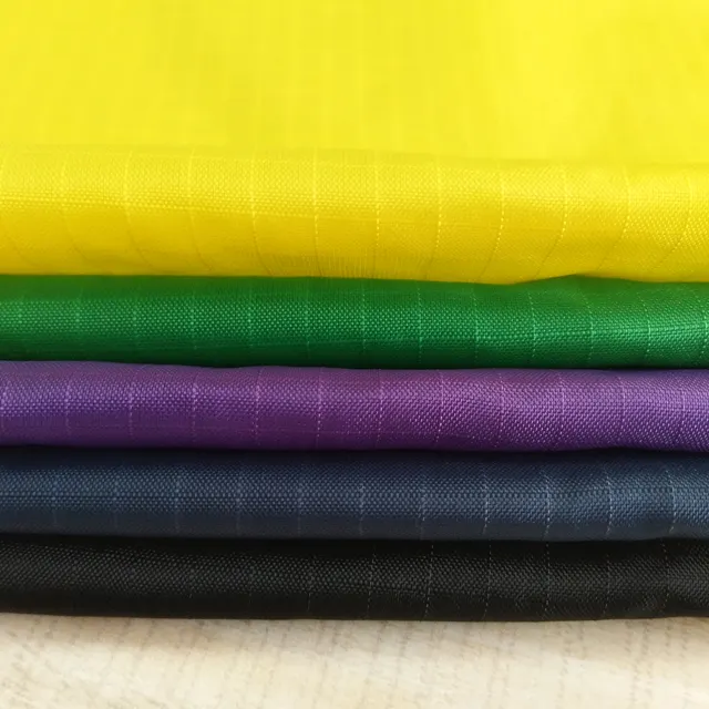 ऑर्डर करने के लिए बनाने बुना रंग अनुकूलित 240 टी 70D नायलॉन ribstop तफ़ता कपड़े cire के साथ कपड़ों के लिए कोटिंग या अस्तर