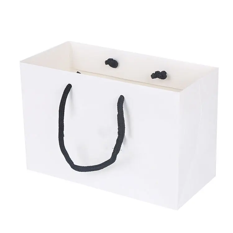 HENGXING-bolsa de papel para ropa de boutique, con cuerda negra, color blanco mate, regalo