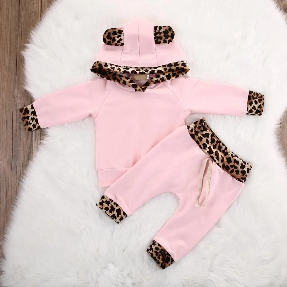 Tuta da bambina con stampa leopardata vestiti per bambini Top a maniche lunghe e pantaloni in tinta unita abbigliamento neonato rosa Baby Set 2 morbido cotone