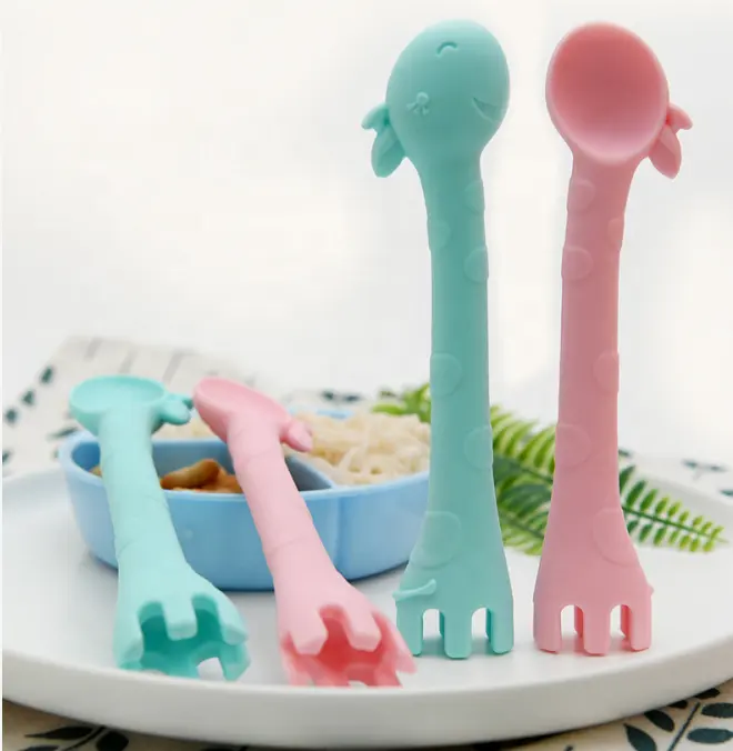 Ensemble de couverts colorés pour bébés, vente en gros, cuillère et fourchette en silicone, doux et mignon