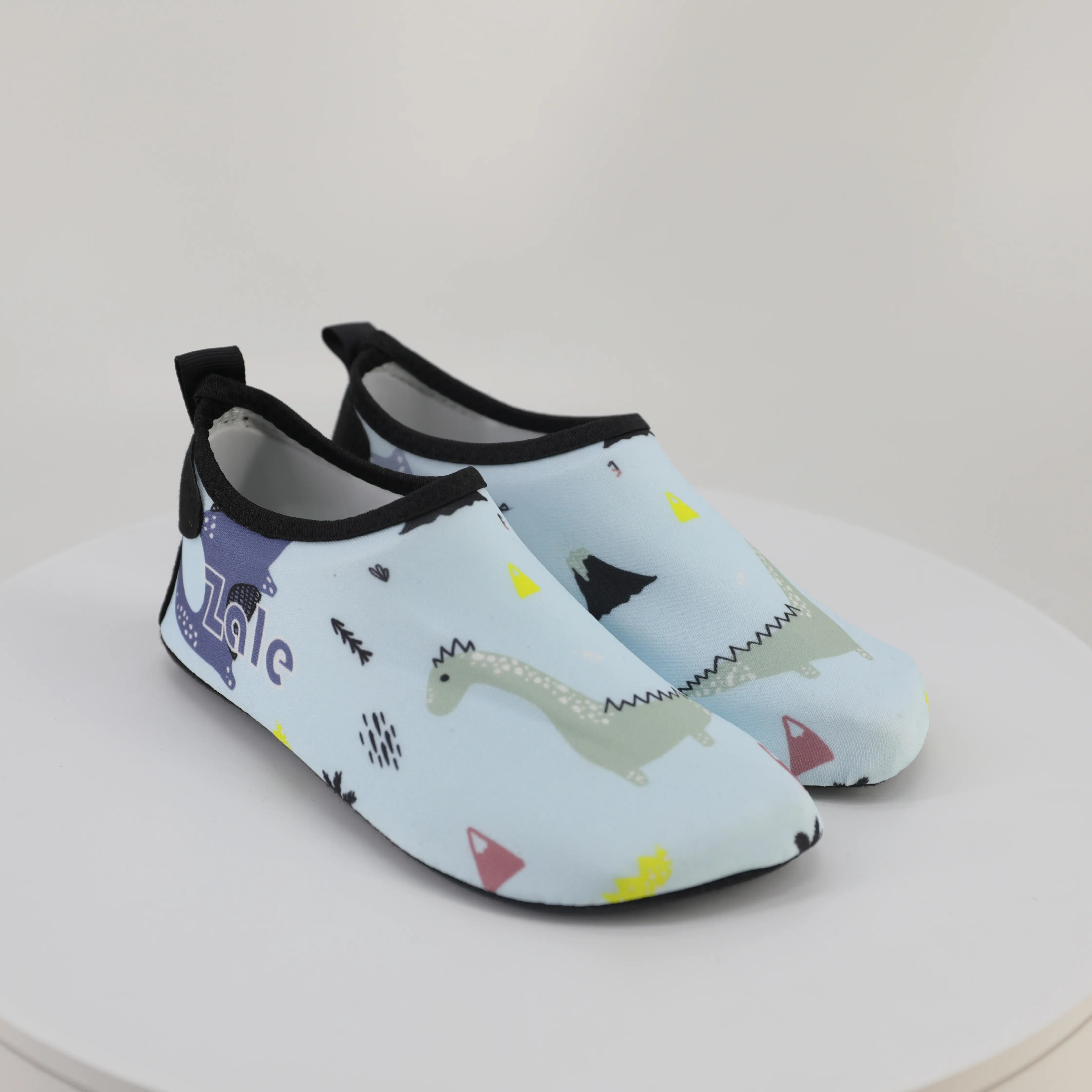 Zale 2018 Illuminato Su Misura Per Bambini di Alta Qualità di Surf In Neoprene A Piedi Nudi Piscina Maglia Bambini Aqua Scarpe