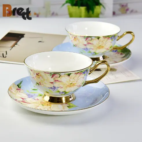 Çiçek Tasarım Altın Jant Kemik Çini Seramik Türü ve Kahve ve çay takımları Drinkware Tipi Kahve fincan ve çay tabağı Seti