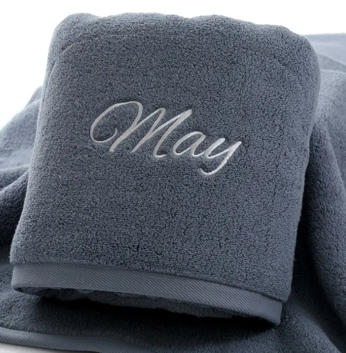 Asciugamano sportivo grigio 100% cotone con logo ricamato