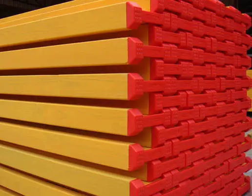 Feixe h20 com capas de plástico vermelho para materiais de construção