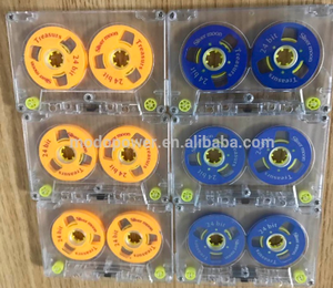 带两个卷盘的空白音频盒式磁带，蓝色和黄色，盒式磁带。 - Product Image 2
