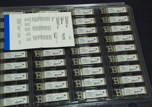 <span class=keywords><strong>Finisar</strong></span> FTLX8574D3BCL 10G SFP850nmマルチモード10GBase-SR SW 400 mSFP光トランシーバー