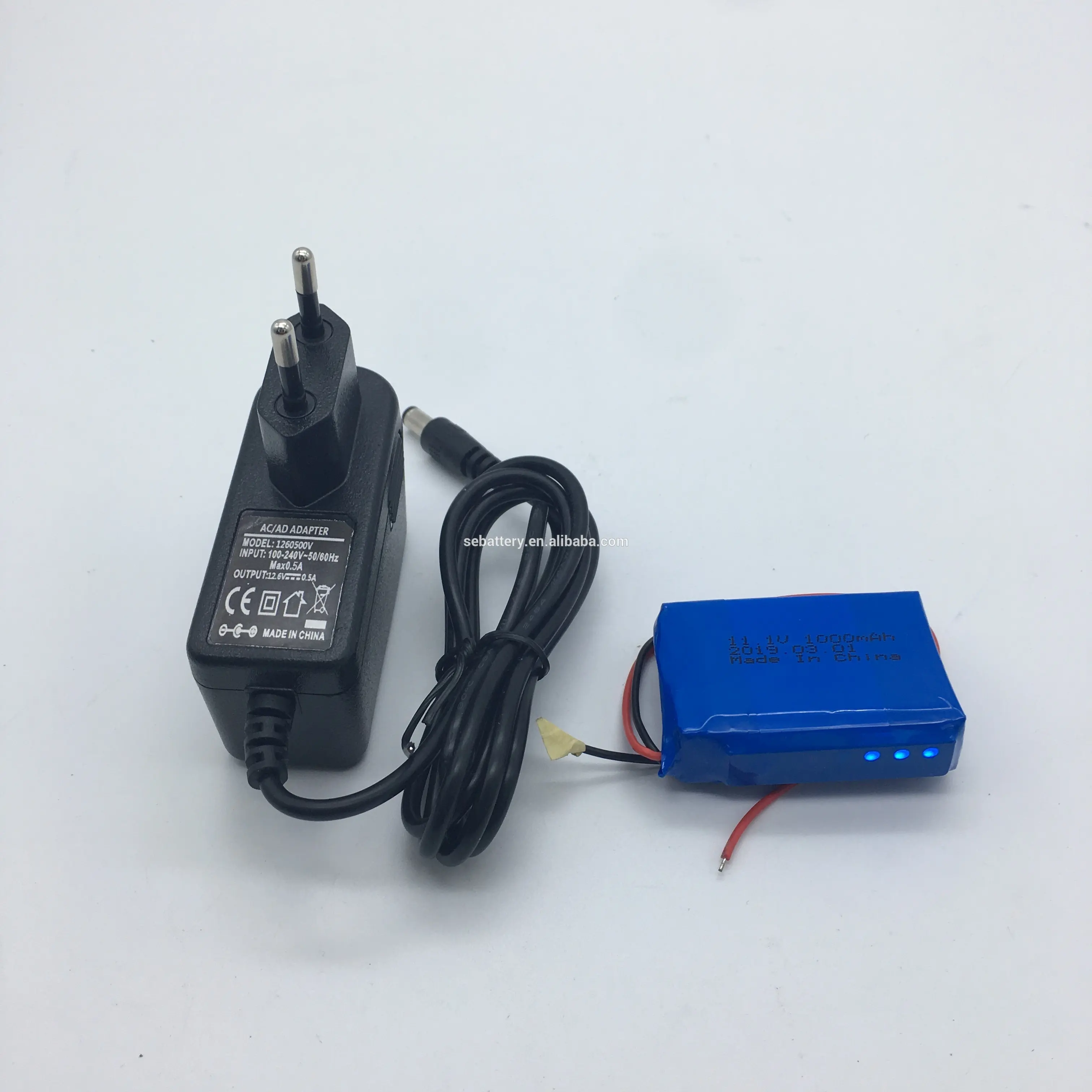 Cargador de batería de 12 v con conector de CC, batería de litio de 12 v más pequeña