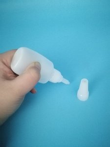 30ml <span class=keywords><strong>hdpe</strong></span> / ldpe düz <span class=keywords><strong>oval</strong></span> plastik tutkal şişesi doğal/mavi kırmızı renk plastik şişe damlalık kap şişe