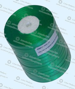Ruban vert-foncé de <span class=keywords><strong>satin</strong></span>