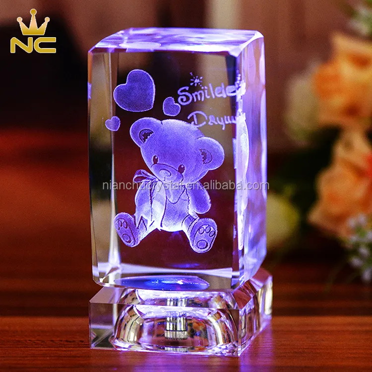 China Gegraveerd Teddybeer Kristal Baby Gunsten Voor Pasgeboren Baby Douche Geschenken Souvenirs