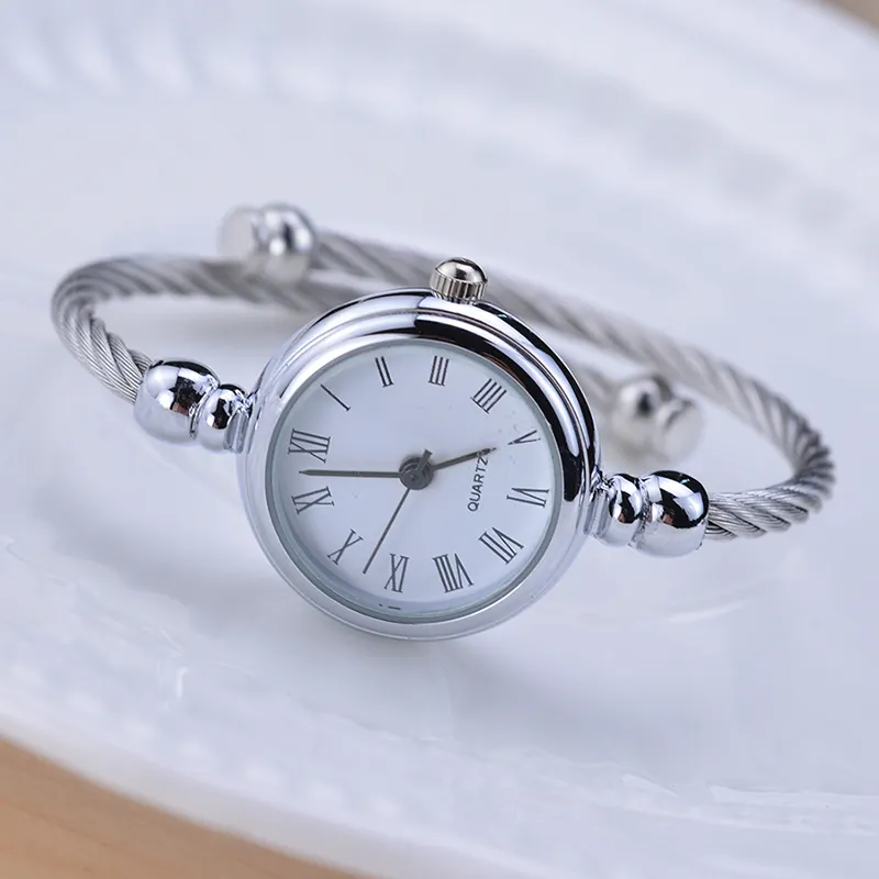 Relojes sencillos de plata para mujer, pulsera pequeña elegante, reloj retro con esfera romana, regalo TCP1024