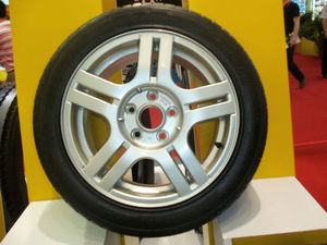 165 50r14 175 65r14 185 60r14車のタイヤ