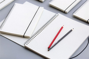 Cuaderno espiral A4 con cubierta transparente Encuadernación en espiral duradera Bordes perforados - Product Image 5