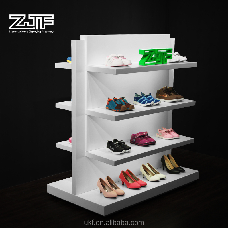Colección de diferentes zapatos para niños en la - foto de stock |  Crushpixel