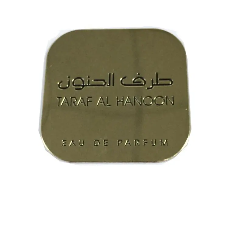 Personalizzata in metallo berretto distintivo parfum logo zamac disegno della bottiglia di profumo