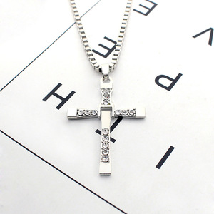 Erkekler Çapraz Kristal Kolye Zinciri Hızlı ve Öfkeli Dominic Toretto Kolye - Product Image 4