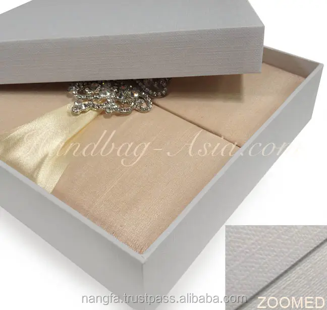 For your wedding invitations we provide luxury card stock white mailing boxes