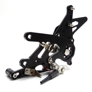 摩托车休息 Rearset Footpeg 脚控制数控零件适合凯旋速度三 1050 CC 2005 2006 FARKA003-BTI