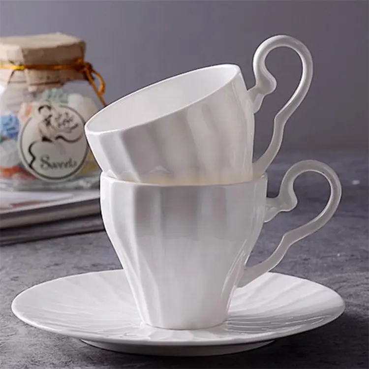Tazze da tè e piattini da caffè antichi in ceramica bianca bone china all'ingrosso online prezzo economico